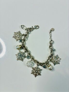 SP Avon Silver Snowflake Chunky ChristmasCharm Bracelet with Pearls & Crystals